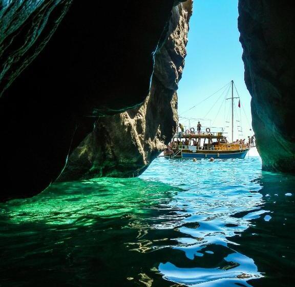 تختخواب و صبحانه Azur