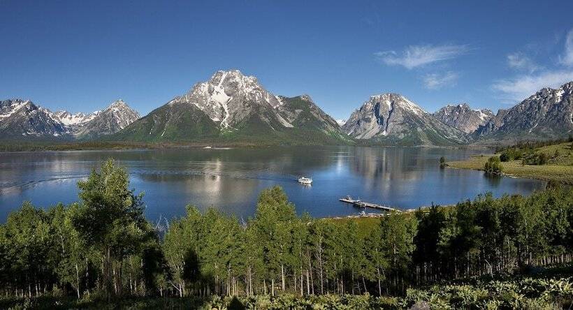 Отель Headwaters Lodge & Cabins At Flagg Ranch