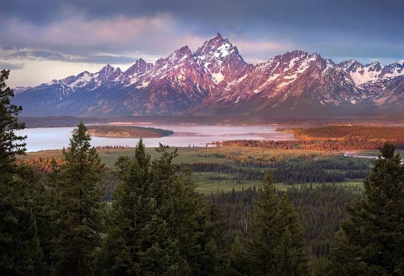 Отель Headwaters Lodge & Cabins At Flagg Ranch