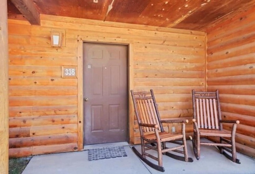 Отель Headwaters Lodge & Cabins At Flagg Ranch