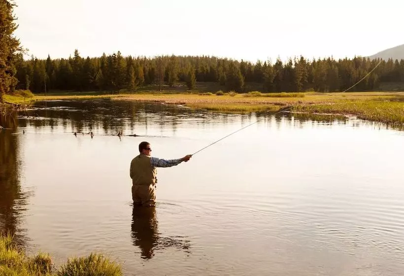 ホテル Headwaters Lodge & Cabins At Flagg Ranch