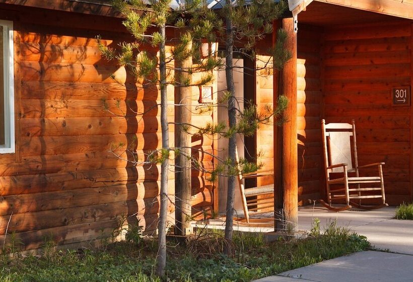 Отель Headwaters Lodge & Cabins At Flagg Ranch