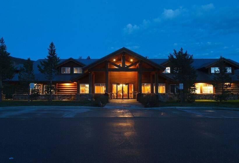 Отель Headwaters Lodge & Cabins At Flagg Ranch