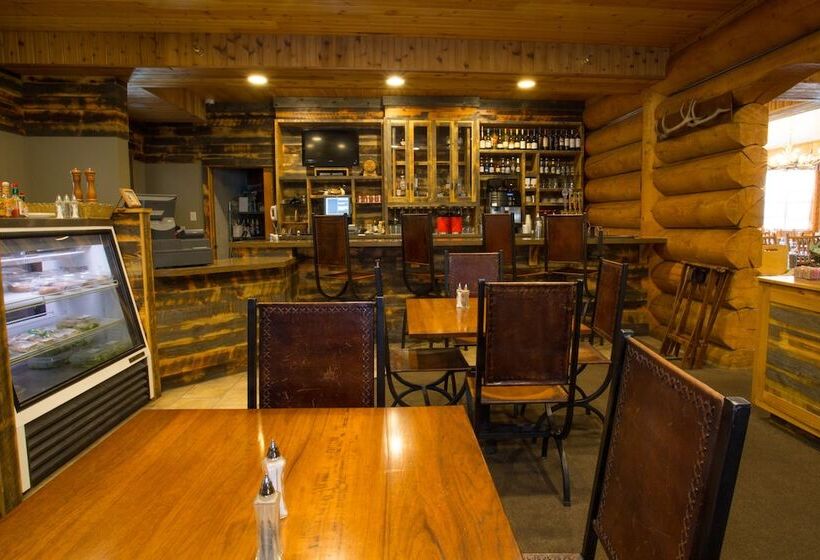 Отель Headwaters Lodge & Cabins At Flagg Ranch