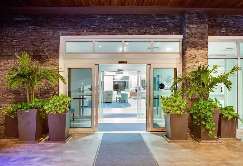 هتل Holiday Inn Express & Suites Panama City Beach Beachfront, An Ihg