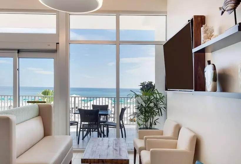 هتل Holiday Inn Express & Suites Panama City Beach Beachfront, An Ihg