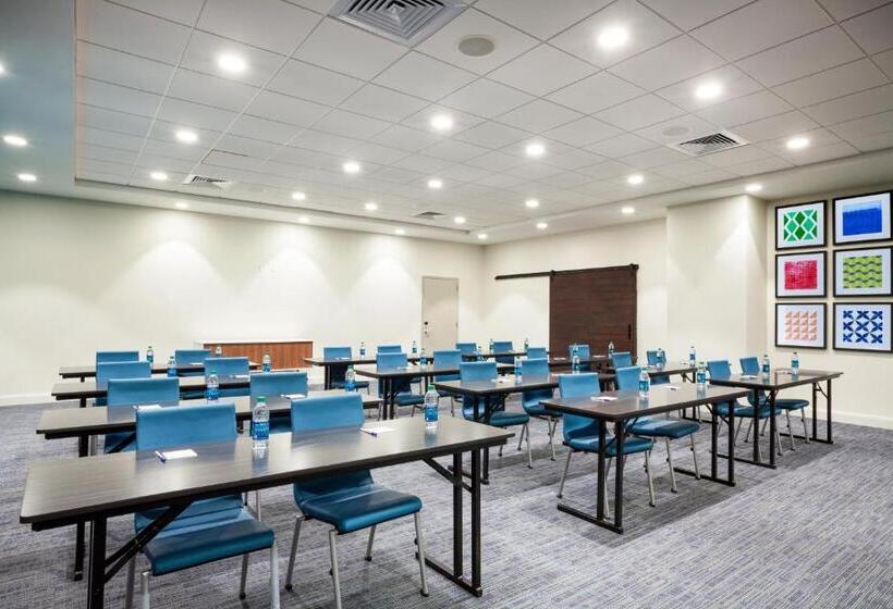 בית מלון כפרי Holiday Inn Express & Suites Panama City Beach Beachfront, An Ihg