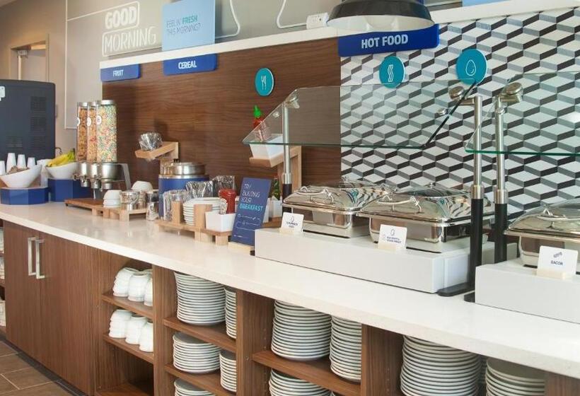 בית מלון כפרי Holiday Inn Express & Suites Panama City Beach Beachfront, An Ihg