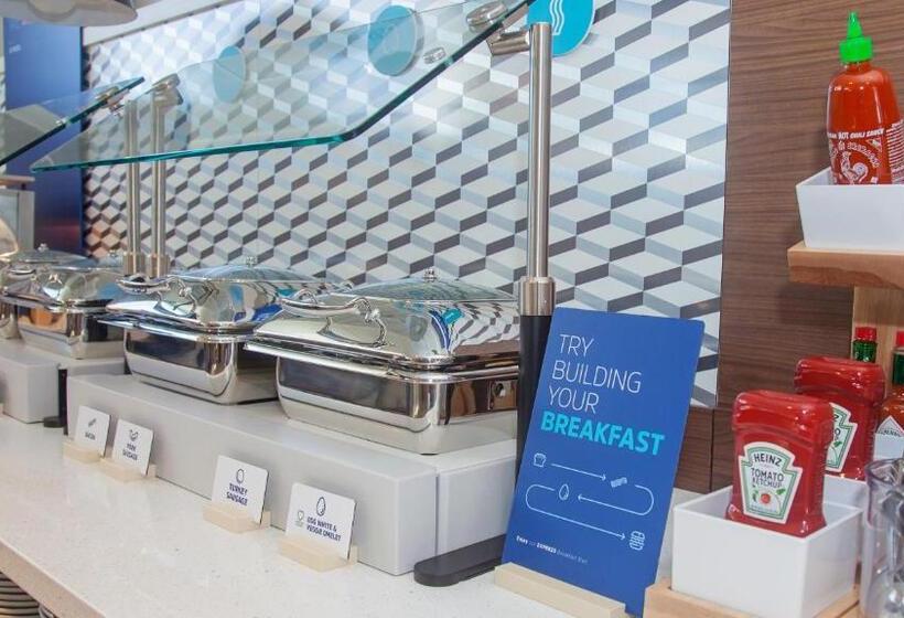 בית מלון כפרי Holiday Inn Express & Suites Panama City Beach Beachfront, An Ihg