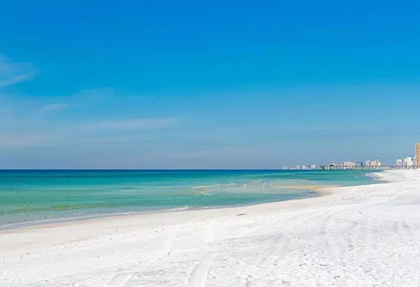 هتل Holiday Inn Express & Suites Panama City Beach Beachfront, An Ihg