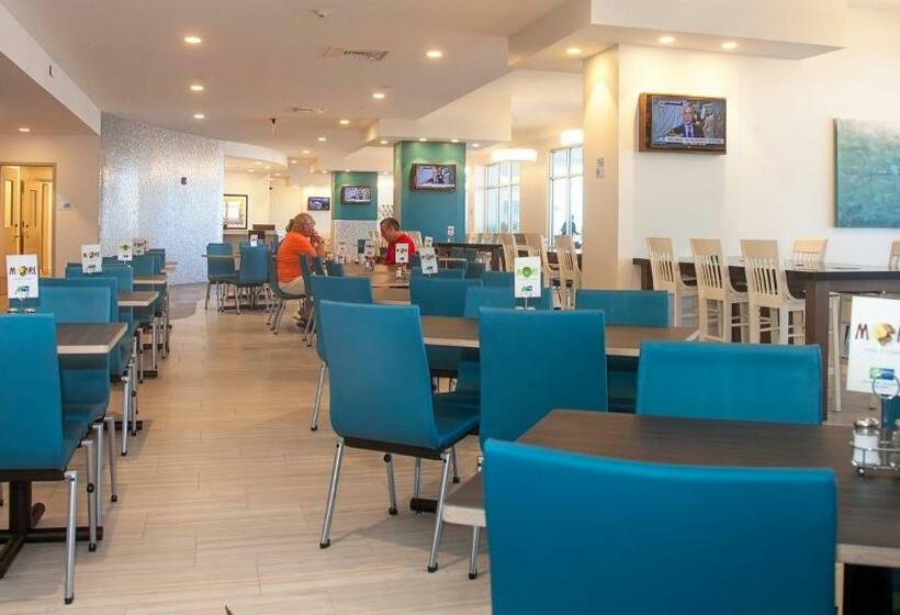 בית מלון כפרי Holiday Inn Express & Suites Panama City Beach Beachfront, An Ihg