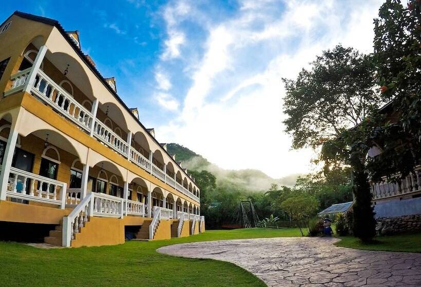 فندق Stamp Hills Resort & Restaurant