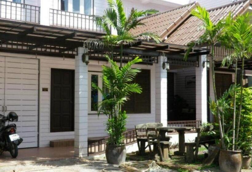 Отель Thanicha Resort