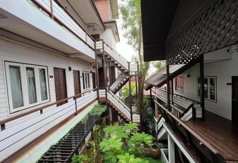 Отель Thanicha Resort