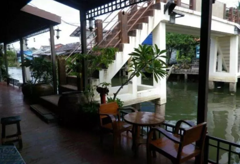 ホテル Thanicha Resort