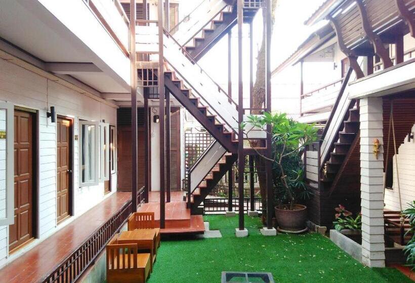 Отель Thanicha Resort