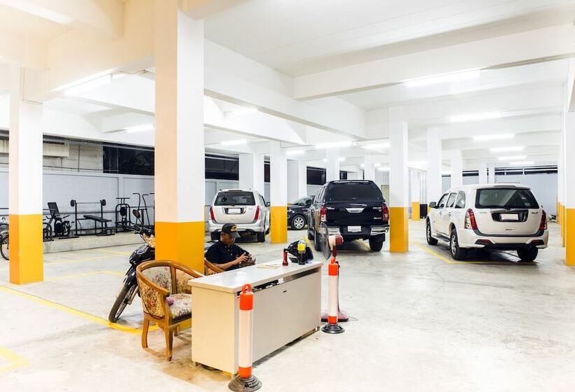 Отель The Circle