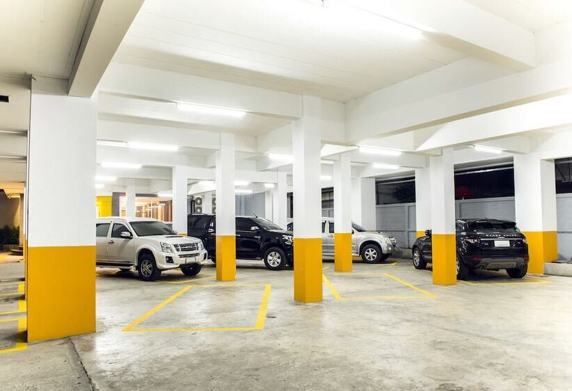 Отель The Circle