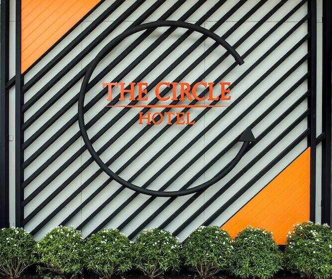 Отель The Circle