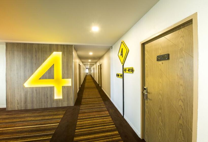 Отель The Circle