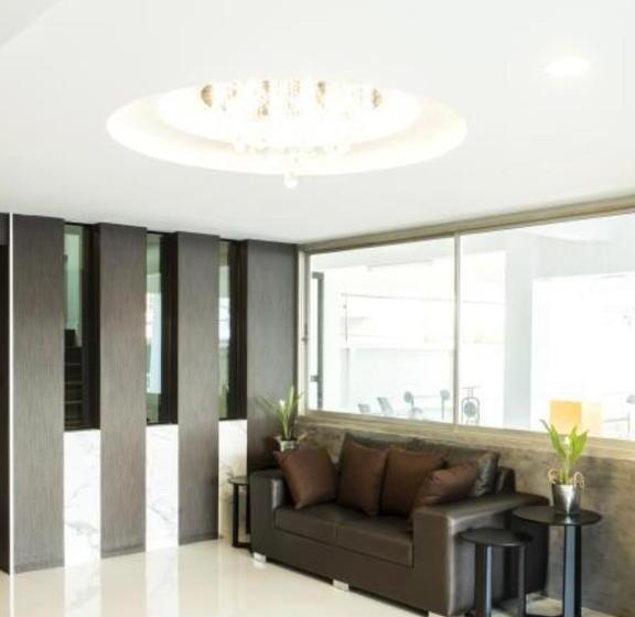 Отель The Circle