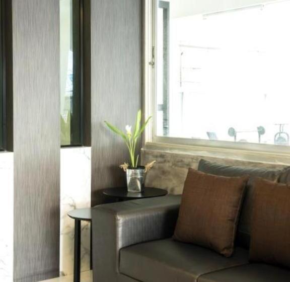 Отель The Circle