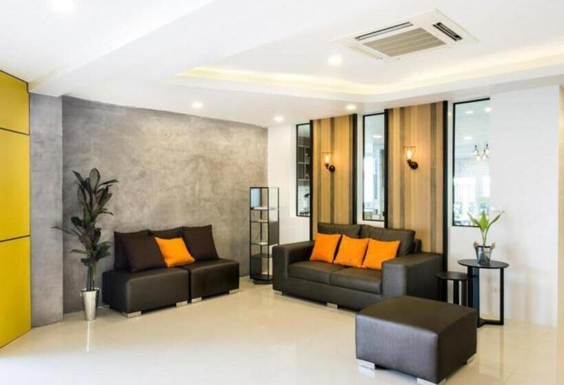 Отель The Circle