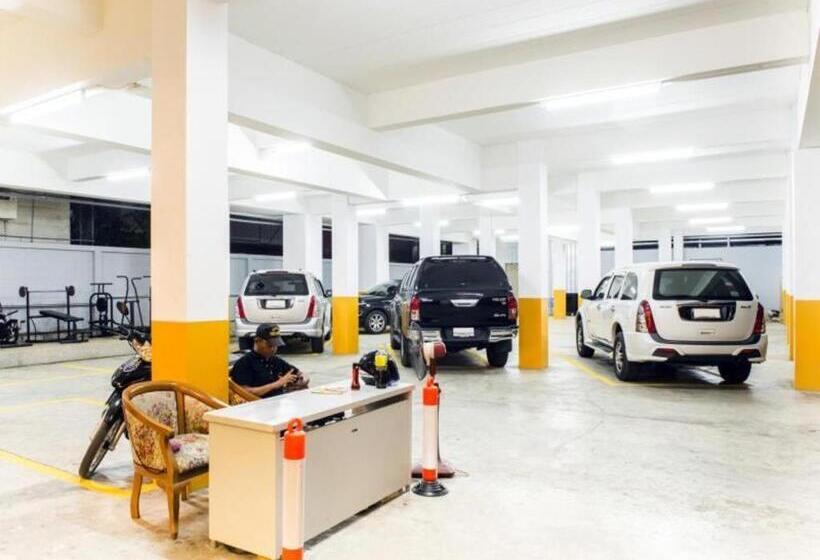 Отель The Circle