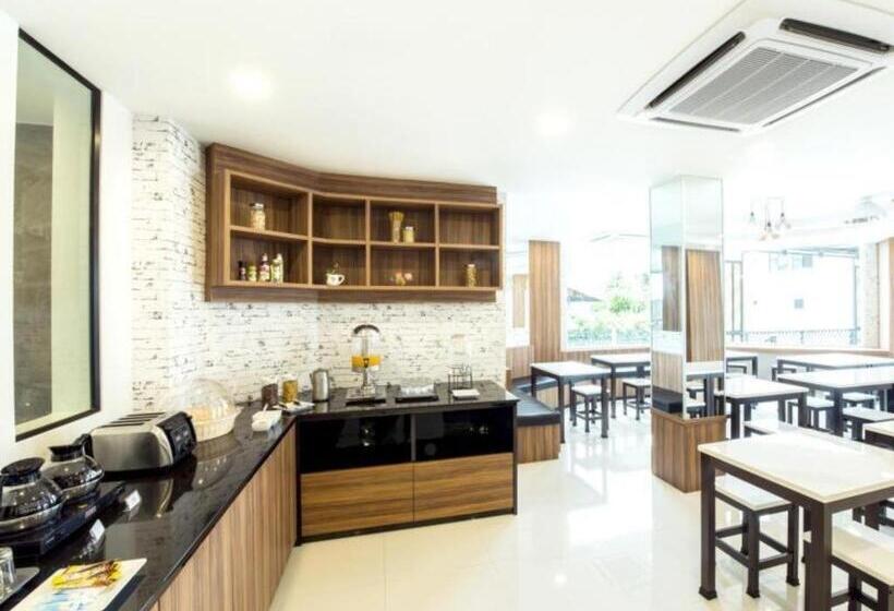 Отель The Circle