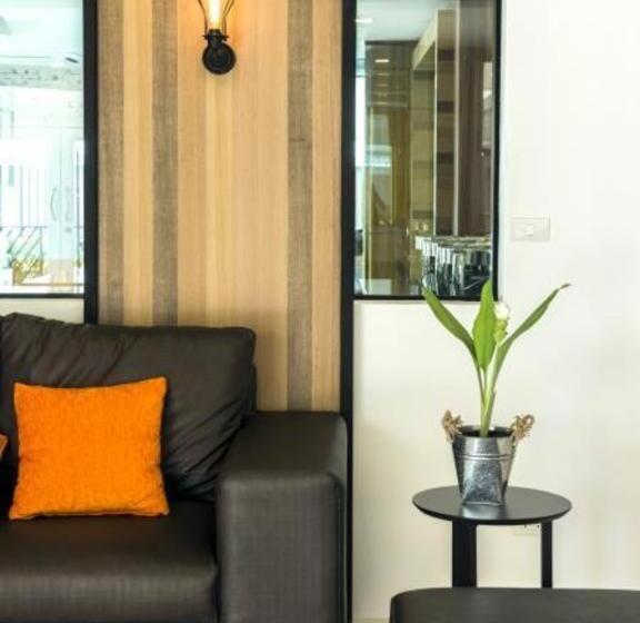 Отель The Circle