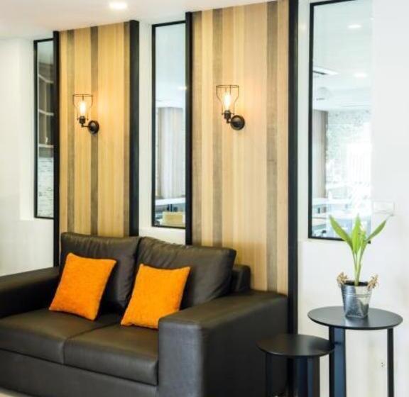 Отель The Circle