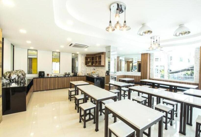 Отель The Circle