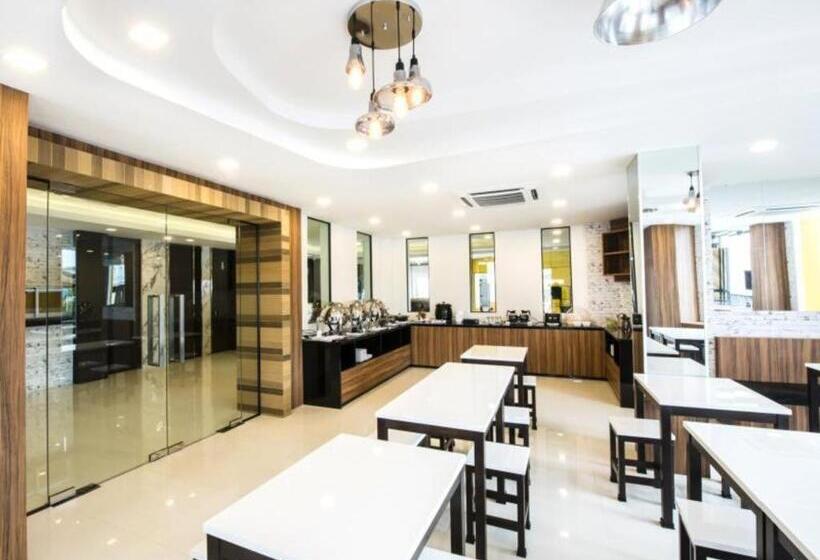 Отель The Circle