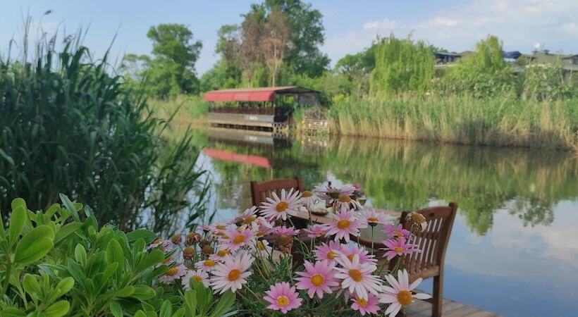 ホテル Tranquilla River Lodge   Adults Only