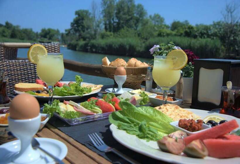 ホテル Tranquilla River Lodge   Adults Only