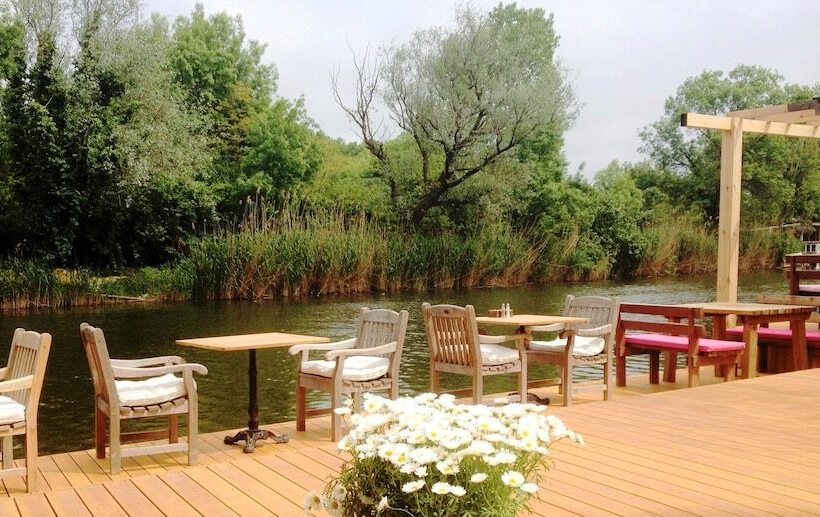 ホテル Tranquilla River Lodge   Adults Only