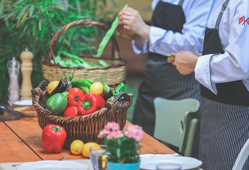 ホテル Tranquilla River Lodge   Adults Only