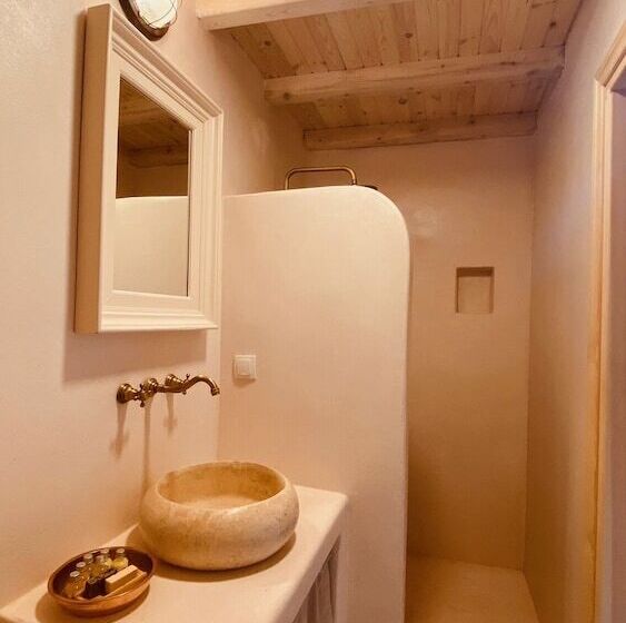 ホテル Tranquilla River Lodge   Adults Only