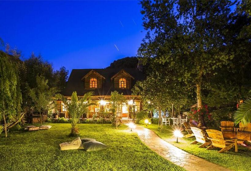 ホテル Tranquilla River Lodge   Adults Only