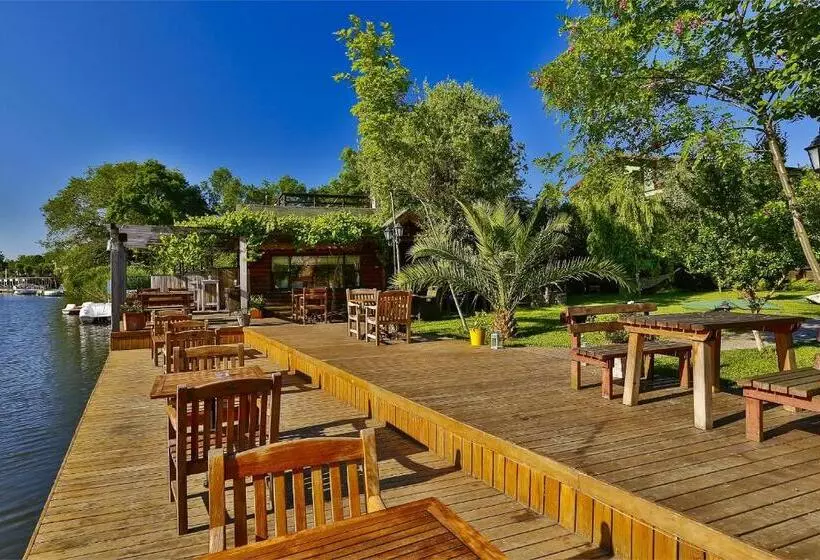 Hotelli Tranquilla River Lodge Adults Only