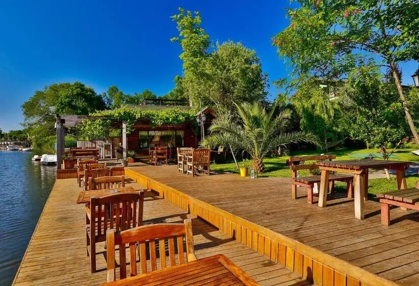 Hotelli Tranquilla River Lodge Adults Only