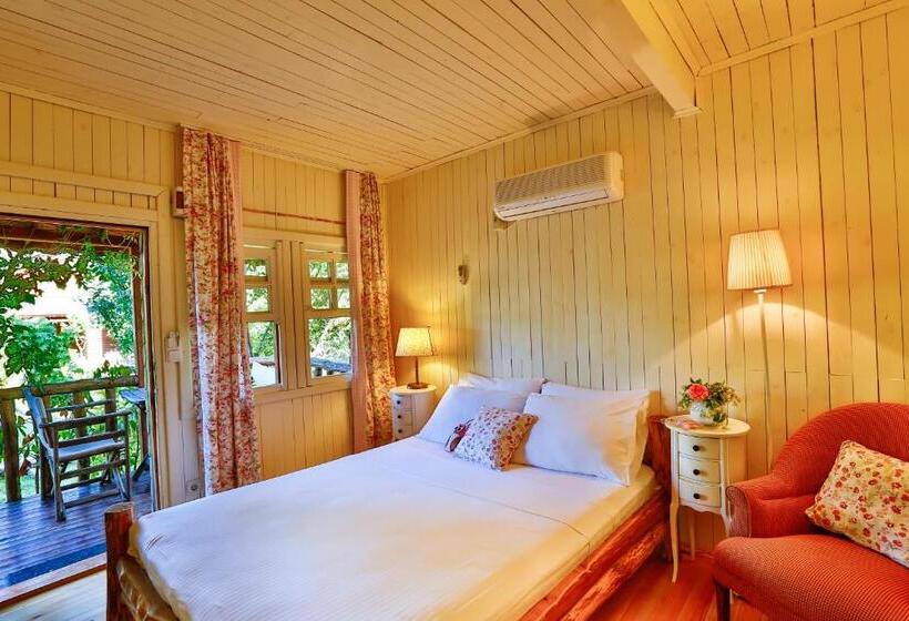 ホテル Tranquilla River Lodge   Adults Only