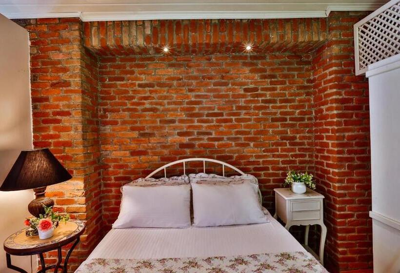 ホテル Tranquilla River Lodge   Adults Only