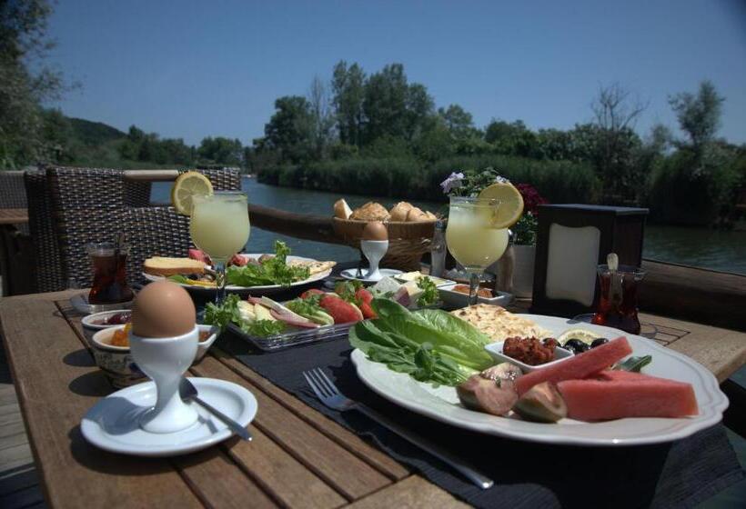 ホテル Tranquilla River Lodge   Adults Only