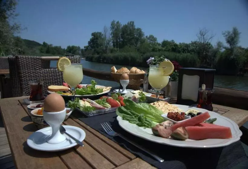 Hotelli Tranquilla River Lodge Adults Only
