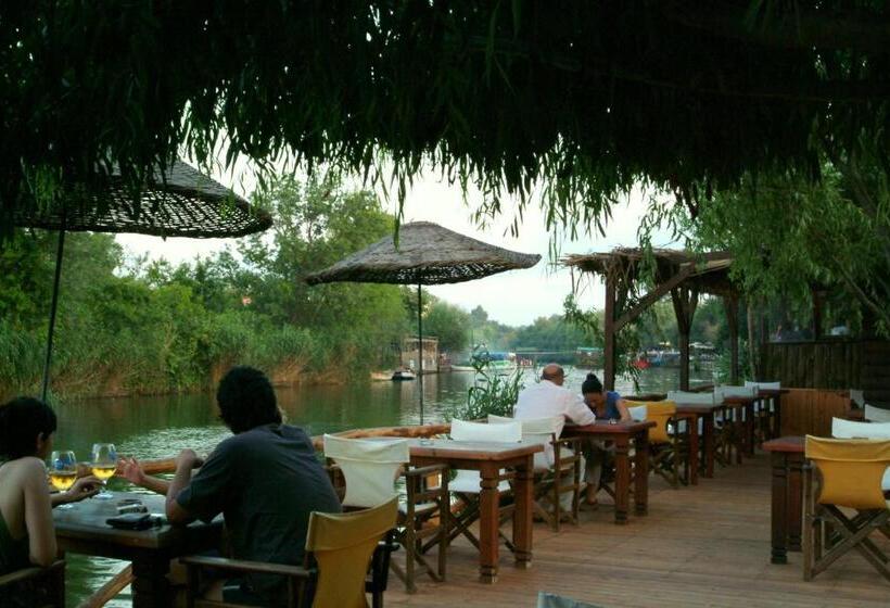 ホテル Tranquilla River Lodge   Adults Only