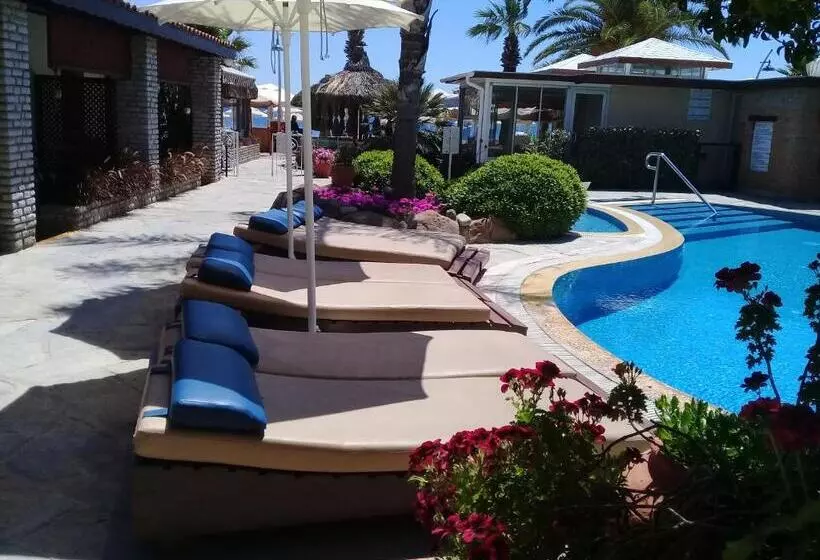 ホテル Uzhan Beach