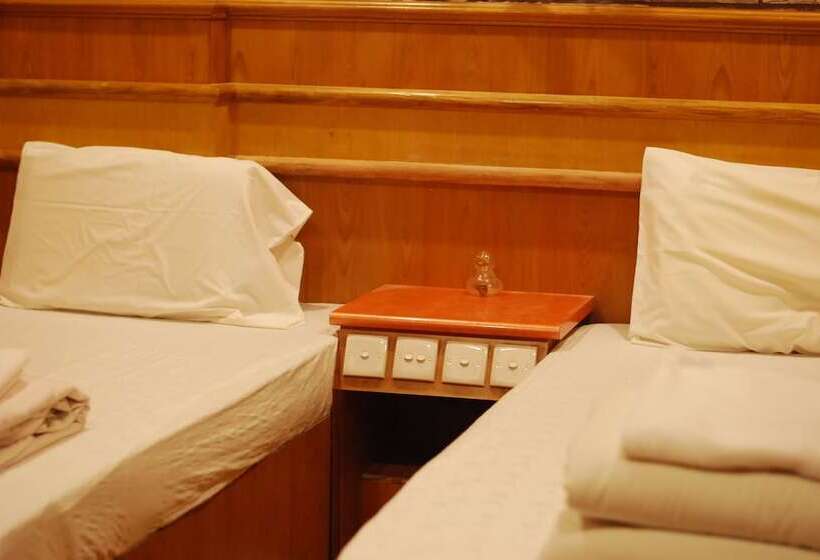 هتل Wee.classic Inn