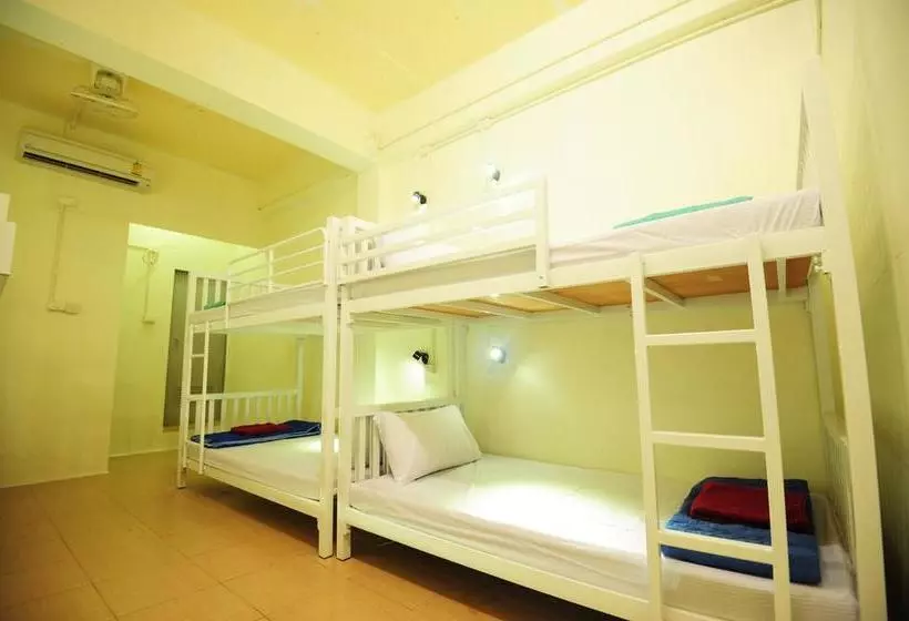 Phi Phi Bucket Hostel
