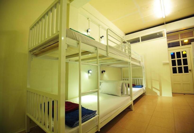 Phi Phi Bucket Hostel